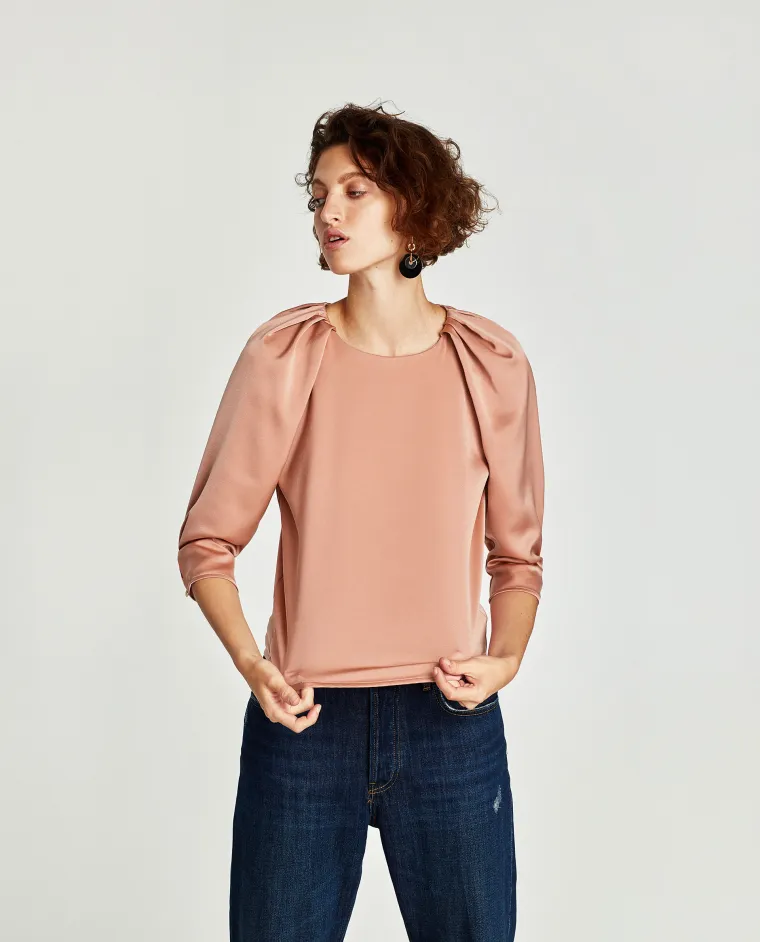 Satenska bluza s naborima na ramenima, Zara, 199,90 kuna