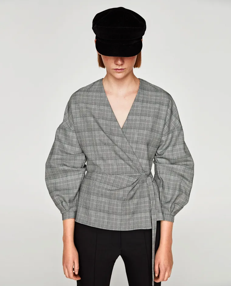 Karirana bluza na preklop s puff rukavima, Zara, 299,90 kuna