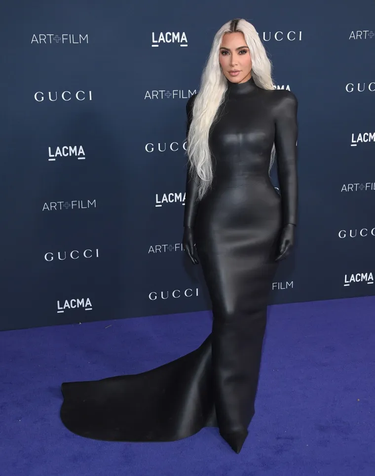 Kardashianka i Karleuša osvanule u sličnim haljinama, fanovi JK poručili da joj Amerikanka nije ni dok koljena: 'Ma koja Kim...'