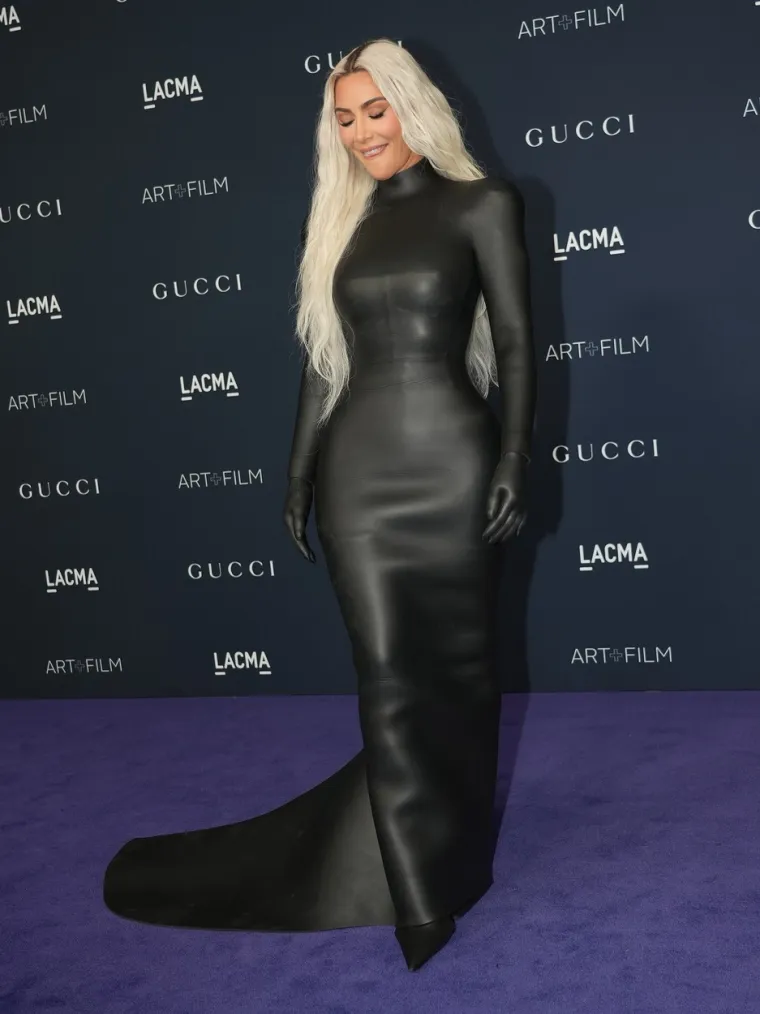 Kardashianka i Karleuša osvanule u sličnim haljinama, fanovi JK poručili da joj Amerikanka nije ni dok koljena: 'Ma koja Kim...'