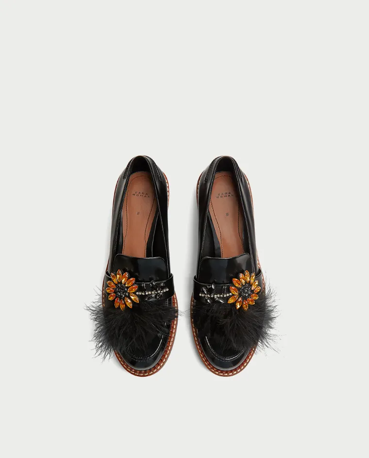 Mokasinke s perjem i perlicama, Zara, 349,90 kuna