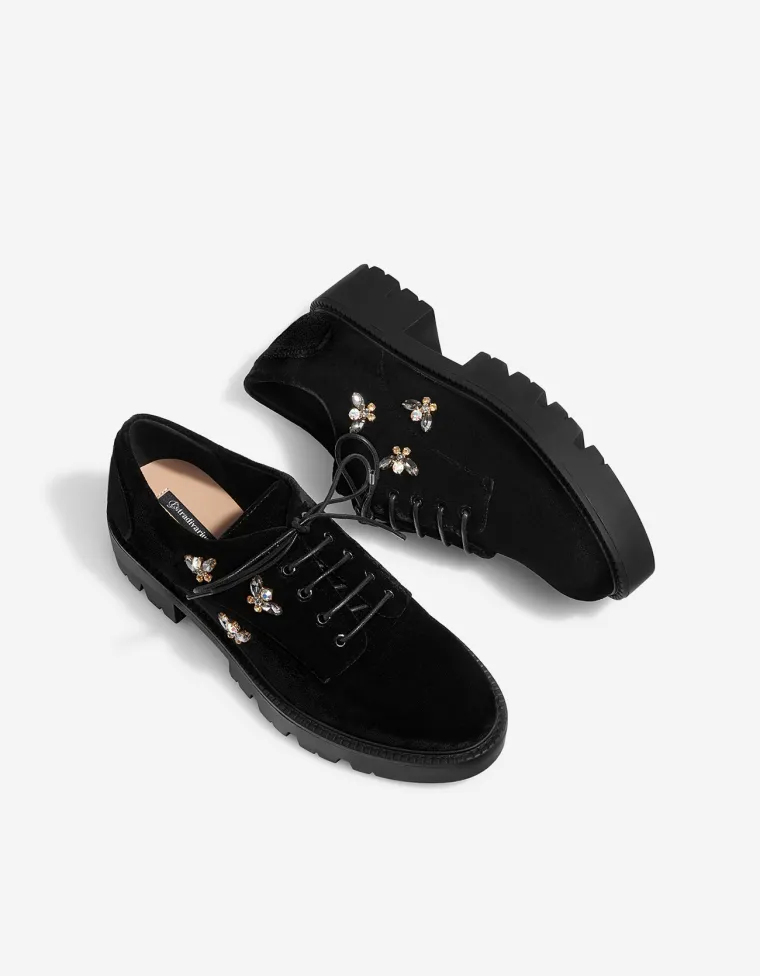 Cipele na vezanje s detaljima, Stradivarius, 249,90 kuna