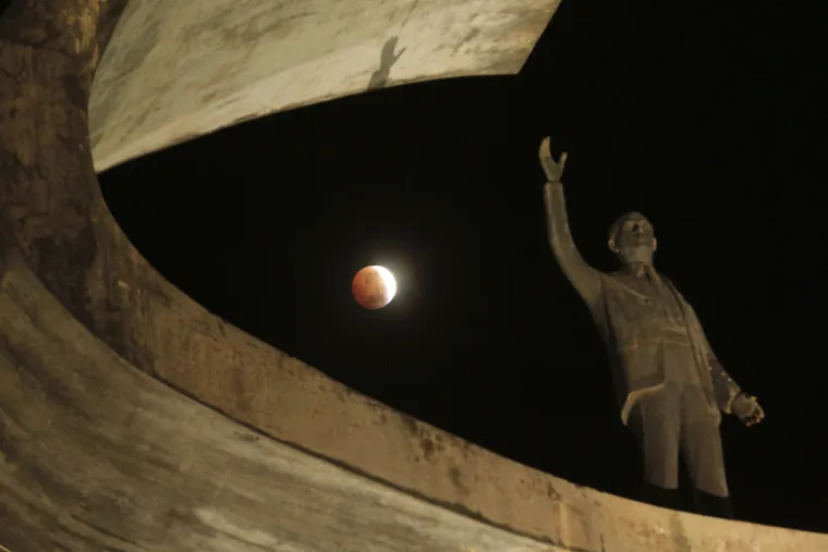 'Krvavi vučji Mjesec' nadahnuo je fotografe na prava umjetnička djela