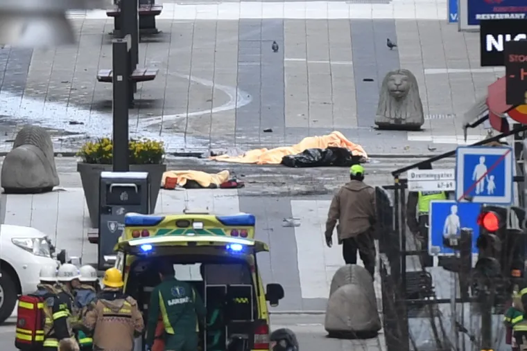 Horor u srcu Stockholma: kamionom se zabio među ljude, raste broj mrtvih