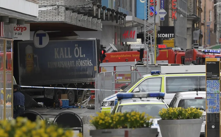 Horor u srcu Stockholma: kamionom se zabio među ljude, raste broj mrtvih