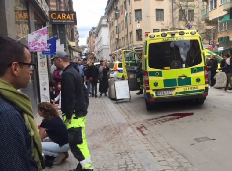 Horor u srcu Stockholma: kamionom se zabio među ljude, raste broj mrtvih