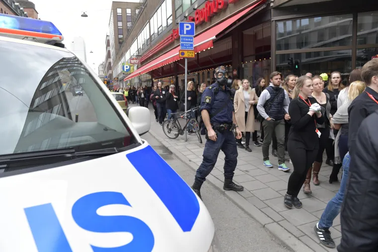 Horor u srcu Stockholma: kamionom se zabio među ljude, raste broj mrtvih