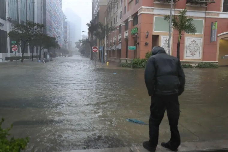 POGLEDAJTE RAZORNE POSLJEDICE URAGANA: Evo kako izgleda Miami nakon što je kroz njega protutnjala Irma