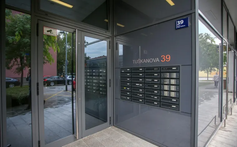 Policija je s nalogom za pretres upala u stan predsjednika uprave Janafa Dragana Kovačevića.