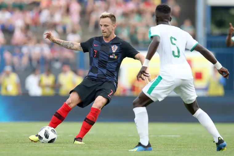 GRADSKI VRT UŽIVA U SPEKTAKLU: Kroz fotografije se uživite u ono što se događa na utakmici Hrvatska - Senegal
