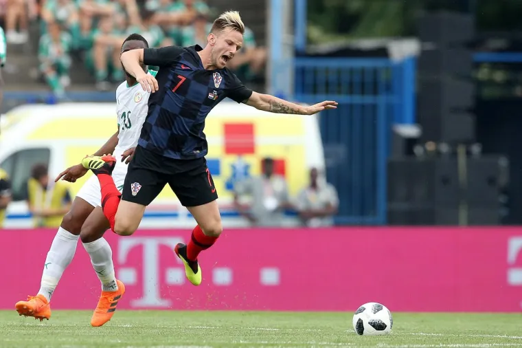 GRADSKI VRT UŽIVA U SPEKTAKLU: Kroz fotografije se uživite u ono što se događa na utakmici Hrvatska - Senegal