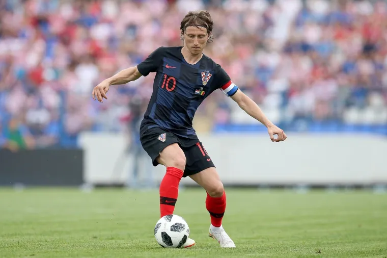 GRADSKI VRT UŽIVA U SPEKTAKLU: Kroz fotografije se uživite u ono što se događa na utakmici Hrvatska - Senegal