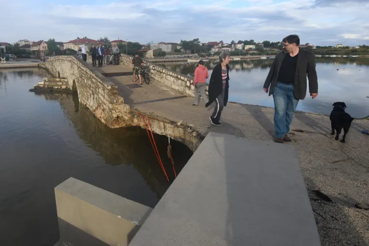 IZVANREDNO STANJE U NINU: Bujica vode srušila oba mosta koja povezuju stari grad