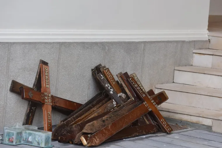 POTOPLJENO GRADSKO GROBLJE U ZADRU: Radnici saniraju štetu nakon poplave kako bi ga osposobiti za pokope