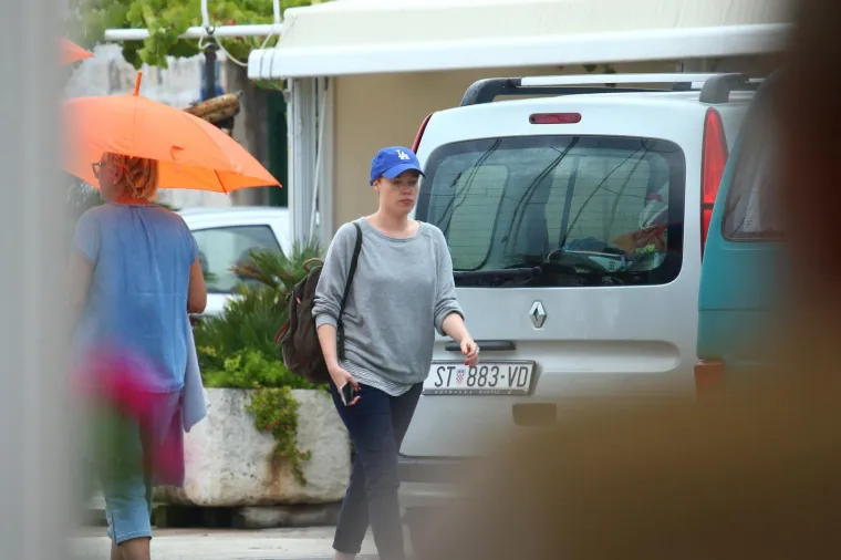 ZVIJEZDA MJUZIKLA MAMA MIA PROŠETALA VISOM: Iskoristila slobodan dan od snimanja i razgledala Komižu
