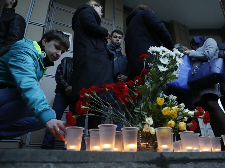 Tri dana žalosti: Putin zajedno s građanima položio cvijeće na mjestu napada