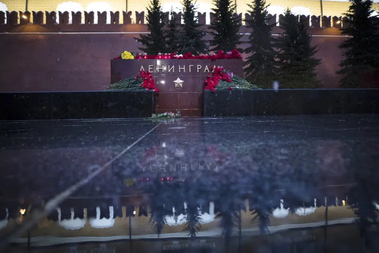 Tri dana žalosti: Putin zajedno s građanima položio cvijeće na mjestu napada