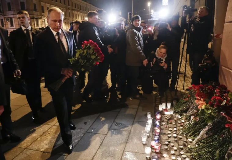 Tri dana žalosti: Putin zajedno s građanima položio cvijeće na mjestu napada
