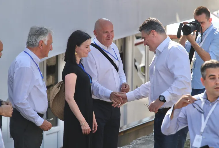 Počeo 23. Maraton lađa na Neretvi: Milanović s posebnog broda označio početak utrke