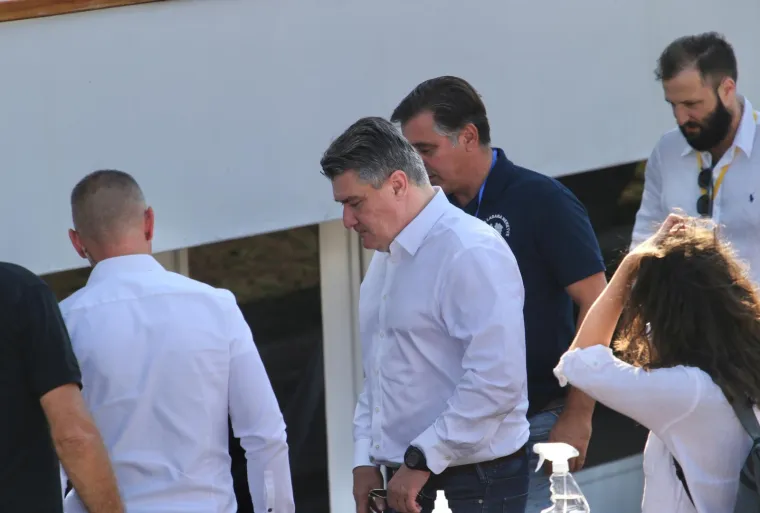 Počeo 23. Maraton lađa na Neretvi: Milanović s posebnog broda označio početak utrke