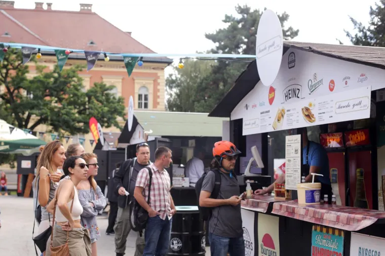 HRPA FINOG MESA, UMAKA, DODATAKA I DOBROG RASPOLOŽENJA: Centar Zagreba opijen miomirisima, počeo je 2. Zagreb burger festival
