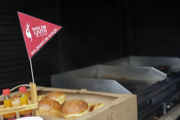 HRPA FINOG MESA, UMAKA, DODATAKA I DOBROG RASPOLOŽENJA: Centar Zagreba opijen miomirisima, počeo je 2. Zagreb burger festival
