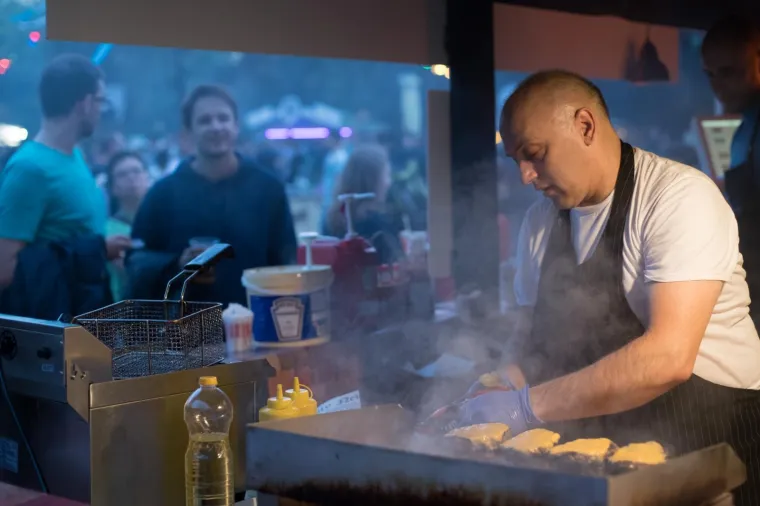 HRPA FINOG MESA, UMAKA, DODATAKA I DOBROG RASPOLOŽENJA: Centar Zagreba opijen miomirisima, počeo je 2. Zagreb burger festival