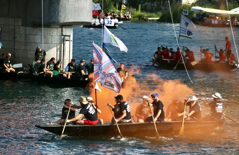 Počeo 23. Maraton lađa na Neretvi: Milanović s posebnog broda označio početak utrke