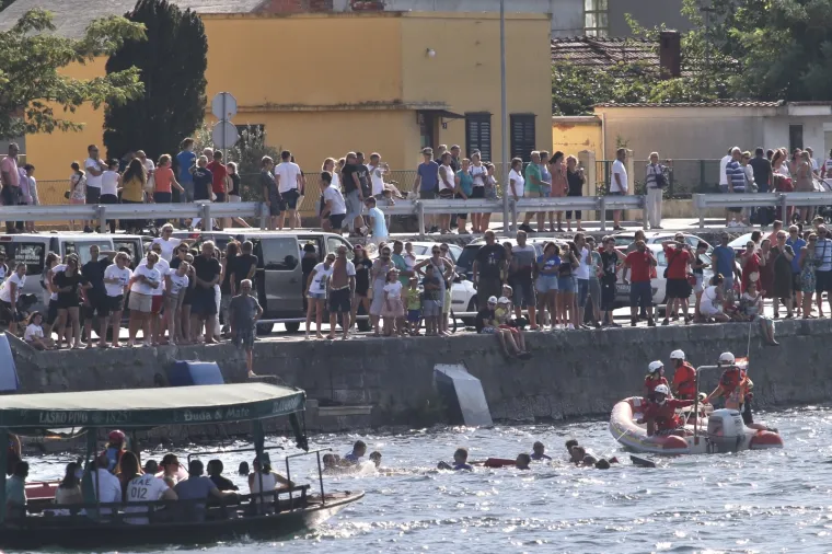 Počeo 23. Maraton lađa na Neretvi: Milanović s posebnog broda označio početak utrke
