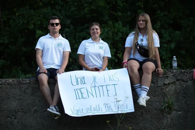 Darko Rundek i prijatelji održali besplatan koncert protiv devastacije rijeke Une
