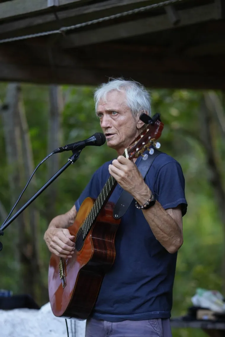 Darko Rundek i prijatelji održali besplatan koncert protiv devastacije rijeke Une