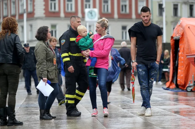 OBITELJSKO DRUŽENJE: Janica Kostelić s nećakom Ivanom prošetala centrom Zagreba i pokazala da je teta i pol