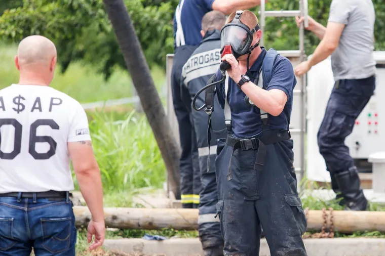 NEZAPAMĆENA TRAGEDIJA U ČEPINU: Četvorica radnika upala u kanalizacijski šaht, dvojica poginula