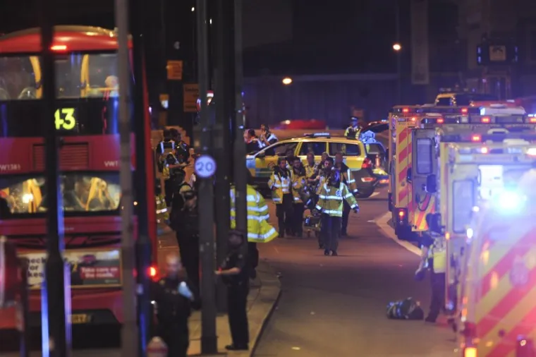 TERORISTIČKI NAPAD U LONDONU: Na desetke ljudi stradalo je na London Bridgeu i Borough Marketu