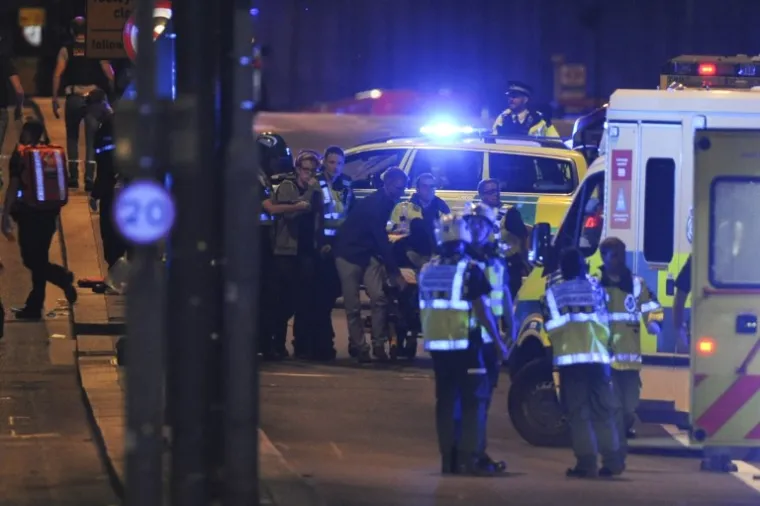 TERORISTIČKI NAPAD U LONDONU: Na desetke ljudi stradalo je na London Bridgeu i Borough Marketu