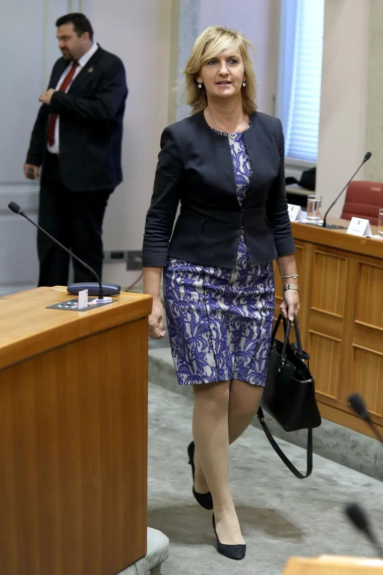 MINISTRICE I ZASTUPNICE KAO IZREZANE IZ MODNIH ČASOPISA: Neke su danas prošetale zanimljive kombinacije, što kažete?