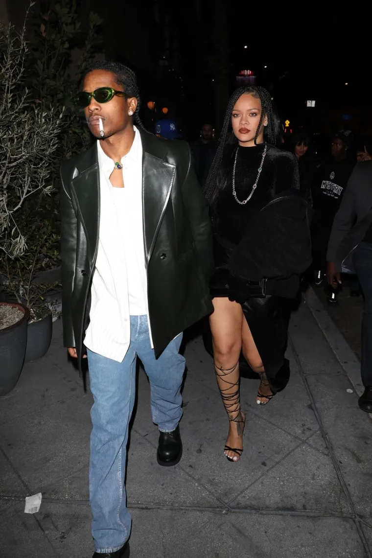 Rihanna i ASAP Rocky organizirali tulum od kojeg će sutra boljeti glava: Seksi domaćica izdominirala u lateksu