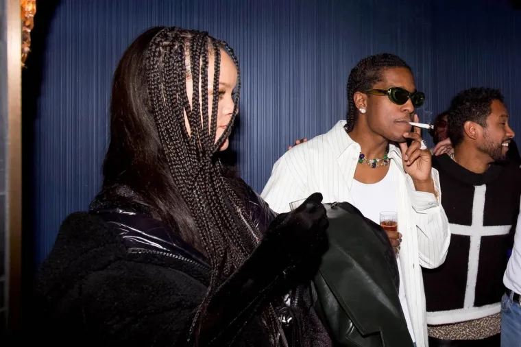 Rihanna i ASAP Rocky organizirali tulum od kojeg će sutra boljeti glava: Seksi domaćica izdominirala u lateksu