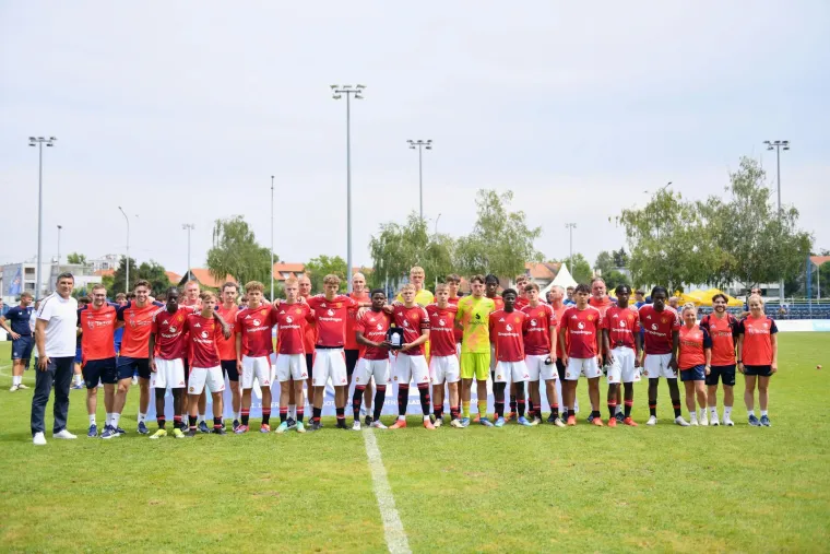 Dinamo je ovo čekao devet godina: Nagrade predavali legendarni bivši i sadašnji Plavi