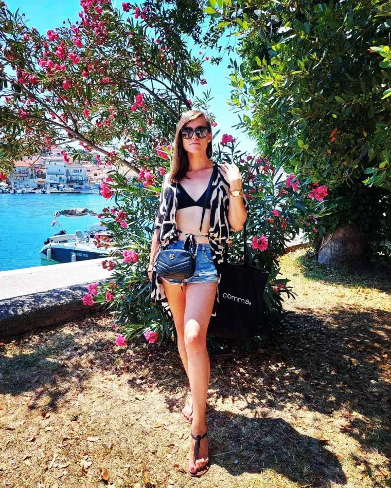 Ali iako je njeno srce odabralo Maru, kako je rekla, eurovizijska pobjednica ju je odbila. &quot;Alina, moj glas večeras ima puno veću težinu za tebe nego kao glas kako si lijepo pjevala. Ovo je glas za hrabru i odlučnu djevojku, za slobodnu osobu koja ima pravo voljeti kako želi, jer vam to pravo nitko ne može uskratiti. Ali ja ti nisam dobar mentor jer ne mogu podnijeti te nježne osjećaje, radim to nervozno, glasno, grubo i ne bih se mogla nositi s nekime tko na to nježno reagira. Ja sam sve što ti nisi. Dobrodošla, Alina The Queen (kraljica)&quot;, poručila je Marija, a nakon toga je dobila priliku izabrati još jednog mentora.