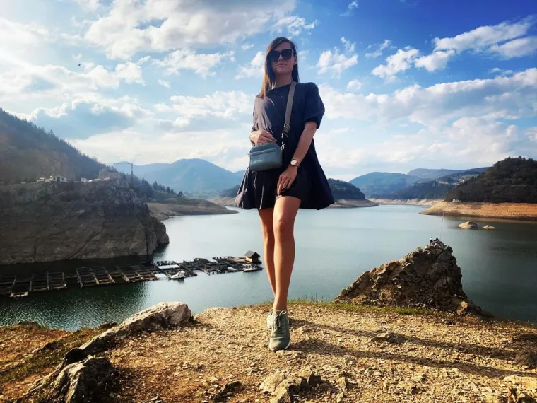 Alina je odabrala Cecu, što se Mariji svidjelo. &quot;Budući da ona ne zna njegovati te nježne osjećaje u mentorstvu, ja znam i u mentorstvu i u privatnom životu, ja ću te povesti&quot;, rekla je Ceca, a Saša se našalio i rekao mu da i nju povede. Alina je priznala kako se nosi s različitošću, ali i je li spremna na osude i kritike, budući da živimo na Balkanu gdje vladaju predrasude. &quot;Nekad i zaboravim da sam drugačija, samo toliko doživljavam i živim svoju ženstvenost da ponekad zaboravim&quot;, priznaje Alina i otkriva je li spremna na osude i kritike pojedinih ljudi koji ne razumiju njezinu različitost.