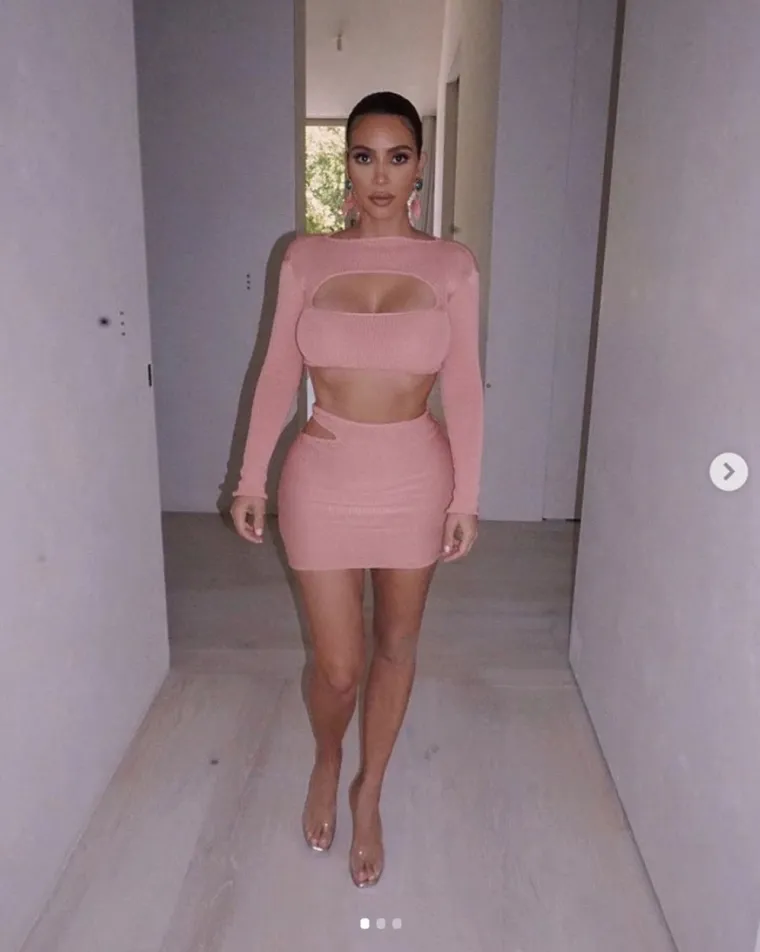 Od glave do pete u istoj boji: To samo Kim Kardashian zna isfurati, u svakom izdanju izgleda brutalno