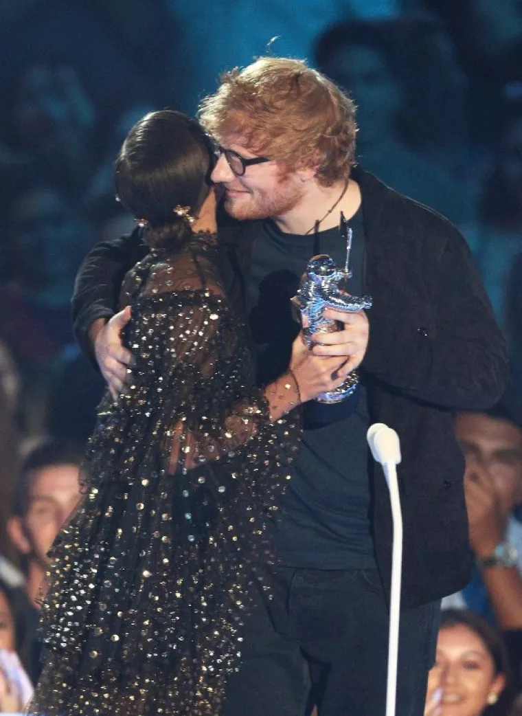 Millie Bobby Brown i Ed Sheeran
