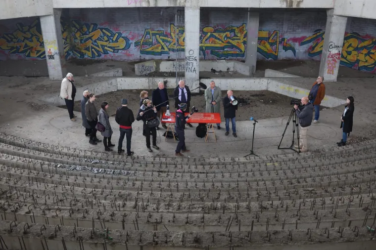 Ovo je najtužnija građevina u Zagrebu. Pogledajte stanje Sveučilišne bolnice 40 godina od referenduma