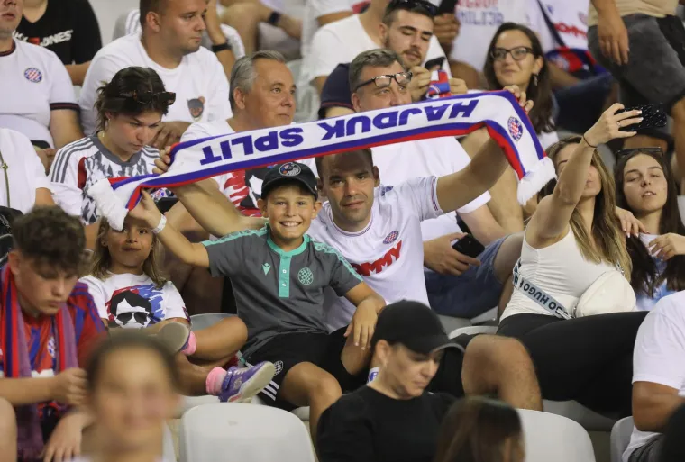 Na Poljudu se pojavila Barbara Matić sa zlatnom medaljom, Torcida napravila bakljadu