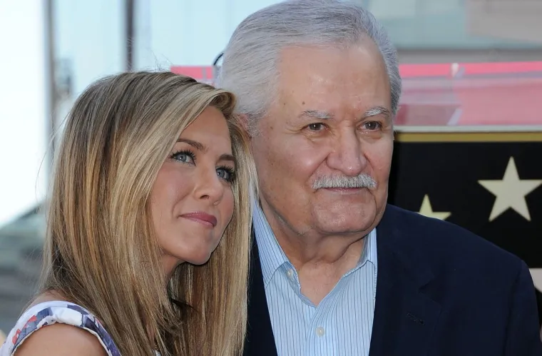 Nakon rastave roditelja, Jen je ostala živjeti s majkom, ali njihov odnos nije bio savršen, točnije bio je daleko od istog jer je njezina majka Nancy zanemarivala emocije svoje kćeri, što je Jen jako povrijedilo.