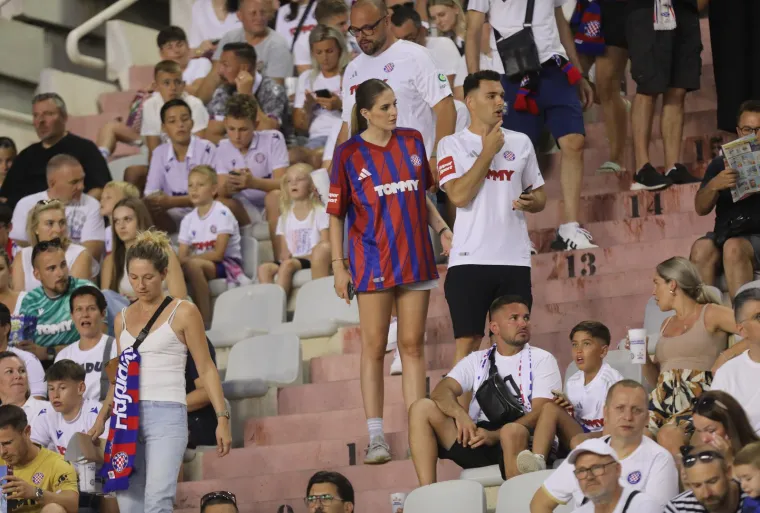 Na Poljudu se pojavila Barbara Matić sa zlatnom medaljom, Torcida napravila bakljadu