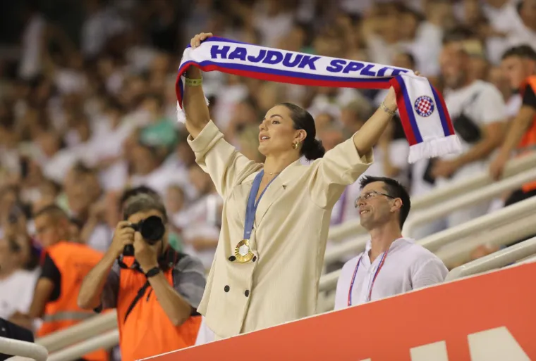 Na Poljudu se pojavila Barbara Matić sa zlatnom medaljom, Torcida napravila bakljadu