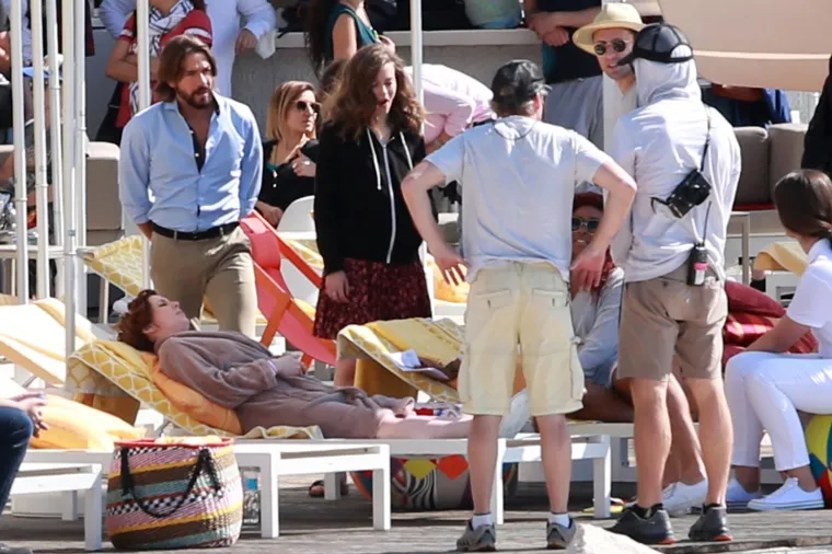 HRVATSKA OBALA POSTALA LAŽNA IBIZA: Zvijezda 'Igre prijestolja' i suprug Julije Roberts u Splitu snimaju film