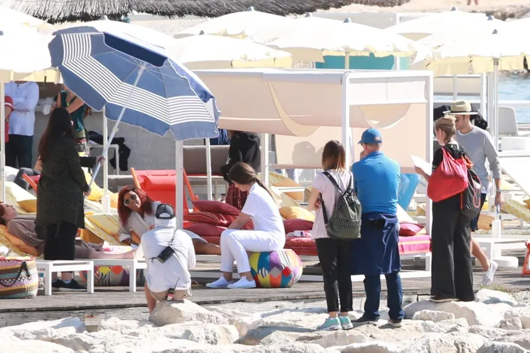 HRVATSKA OBALA POSTALA LAŽNA IBIZA: Zvijezda 'Igre prijestolja' i suprug Julije Roberts u Splitu snimaju film